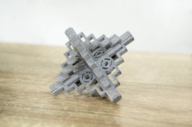 Gri soyut modeller yakın plan tozdan 3D yazıcıya yazdırıldı.