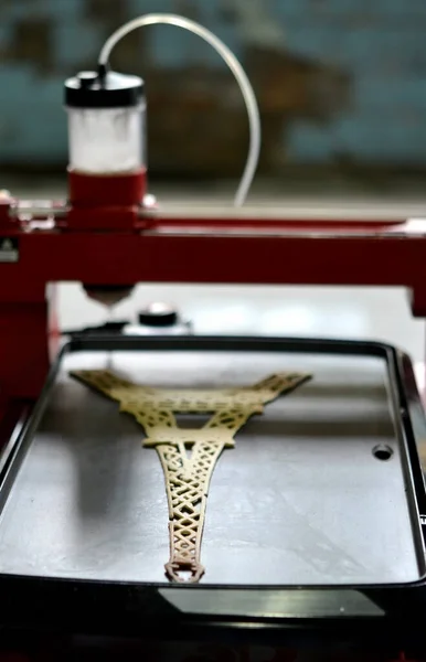 3d printer die een vloeibaar deeg print — Stockfoto