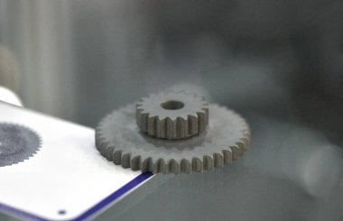 Selektif lazer erime. Nesne baskılı metal 3d yazıcı yakın çekim.