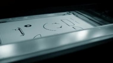 Endüstriyel profesyonel toz 3D yazıcı yazdırma işlemi. Çoklu Jet Füzyon MJF