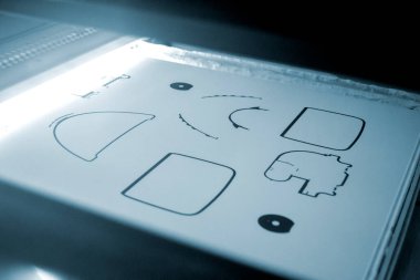 Endüstriyel profesyonel toz 3D yazıcı yazdırma işlemi. Çoklu Jet Füzyon MJF