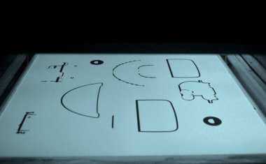 Endüstriyel profesyonel toz 3D yazıcı yazdırma işlemi. Çoklu Jet Füzyon MJF