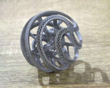 Polyamide tozundan 3 boyutlu bir yazıcıya basılmış nesne