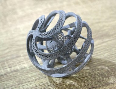 Polyamide tozundan 3 boyutlu bir yazıcıya basılmış nesne