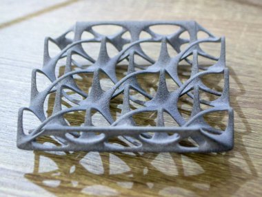 Polyamide tozundan 3 boyutlu bir yazıcıya basılmış nesne