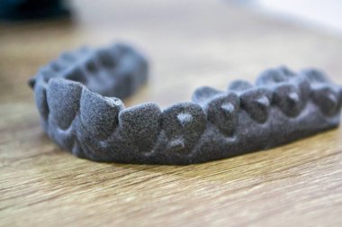 Polyamide tozundan 3 boyutlu bir yazıcıya basılmış nesne