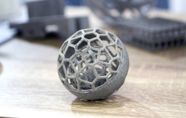 Polyamide tozundan 3 boyutlu bir yazıcıya basılmış nesne