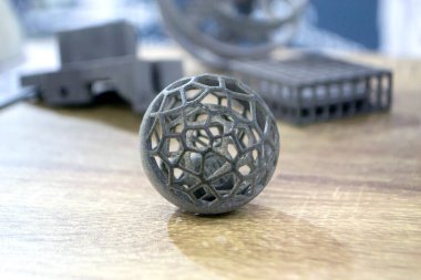 Polyamide tozundan 3 boyutlu bir yazıcıya basılmış nesne