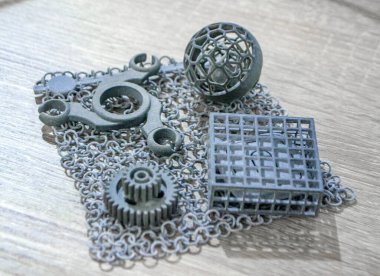 Polyamide tozundan 3 boyutlu bir yazıcıya basılmış nesne