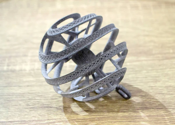 Polyamide tozundan 3 boyutlu bir yazıcıya basılmış nesne