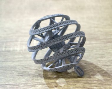 Polyamide tozundan 3 boyutlu bir yazıcıya basılmış nesne