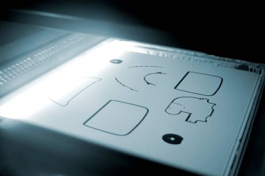 Endüstriyel profesyonel toz 3D yazıcı yazdırma işlemi. Çoklu Jet Füzyon MJF