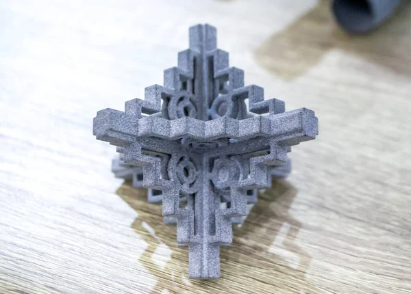 Polyamide tozundan 3 boyutlu bir yazıcıya basılmış nesne