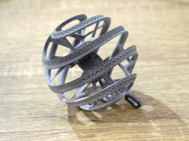 Polyamide tozundan 3 boyutlu bir yazıcıya basılmış nesne
