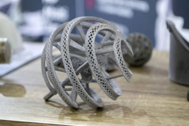 Polyamide tozundan 3 boyutlu bir yazıcıya basılmış nesne