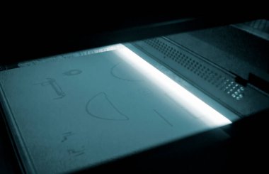 Endüstriyel toz 3D yazıcı yazıcı, yazıcıya yakın çekim. Çoklu Jet Füzyon MJF