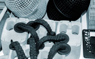 Toz poliyamitten 3D yazıcıya basılmış birçok farklı nesne