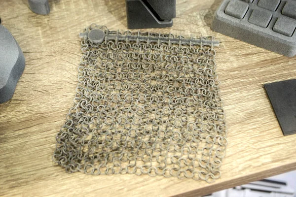 Birçok model üç boyutlu yazıcıya gri baskı yapar. Gri nesneler 3D yazıcıya yazdırıldı