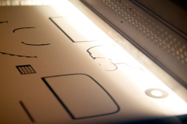 Endüstriyel profesyonel toz 3D yazıcı yazdırma işlemi. Çoklu Jet Füzyon MJF