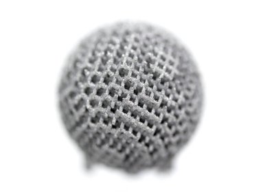 Metal makro için 3D yazıcıya basılmış mankenler. Nesne yüzeyi yakın plan.