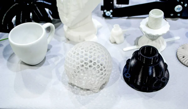 Object prototype printed on 3d printer from plastic filament close-up. — Stock Photo, Image