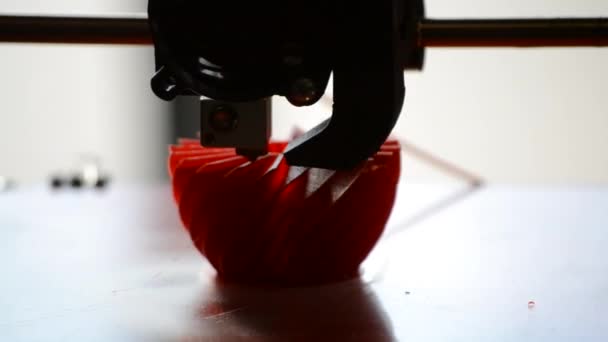 Timelapse Stampa Una Moderna Stampante Primo Piano Isolato Plastica Calda — Video Stock