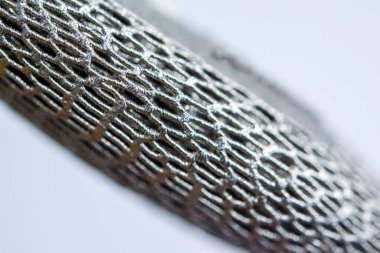 Büyük bir endüstriyel parçanın metal kapsama alanındaki 3 boyutlu yazıcıya basılmış modeli. Yeni modern yenilikçi katkı maddesi 3 boyutlu baskı teknolojisi. Endüstriyel fabrika metalcilik endüstrisi