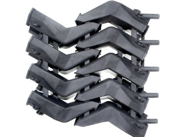 3D yazıcıya basılmış mankenler beyaz arkaplanda izole edilmiş. Nesnelerin ayrıntıları plastiğin yakın planından üç boyutlu yazıcıya basıldı. 3D yazıcı tarafından yapılan şekillerin prototipleri. Yeni modern baskı teknolojisi kavramı