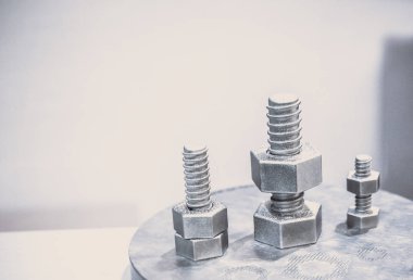 Metal tozundan metal 3D yazıcıya basılmış nesne. Lazer sintilasyon makinesine basılmış nesne. Metal tozundan modern 3D yazıcı baskısı. İlerici katkı maddesi DMLS, SLM, SLS 3D yazdırma teknolojisi