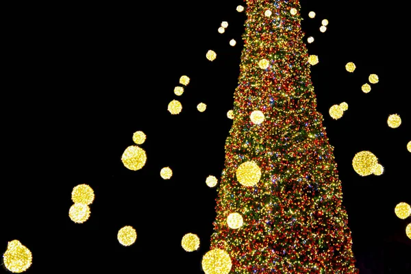 Bel Arbre Noël Arbre Nouvel Décoré Guirlandes Lumières Clignotantes Multicolores — Photo