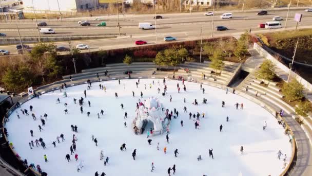 City Ice Skating Rink Open Air Road Bridge City Aerial — Stockvideo