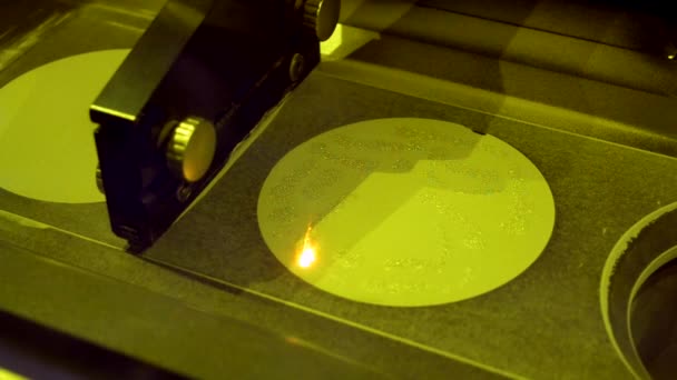 金属用作業室レーザー焼結機 レーザーで金属オブジェクトを作成するプロセス 3Dプリンタの印刷金属 近代的な添加剤技術4 0産業革命 — ストック動画