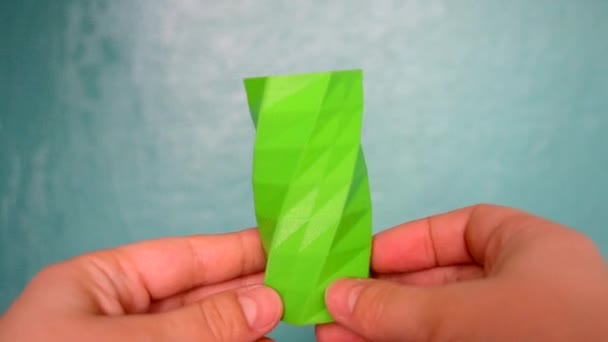 Persoon Houdt Zijn Handen Groene Weergaveobject Printer Gemaakt Pov Oogpunt — Stockvideo