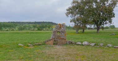 Giara di Siddi, Güney Sardunya 'daki devlerin mezarı.