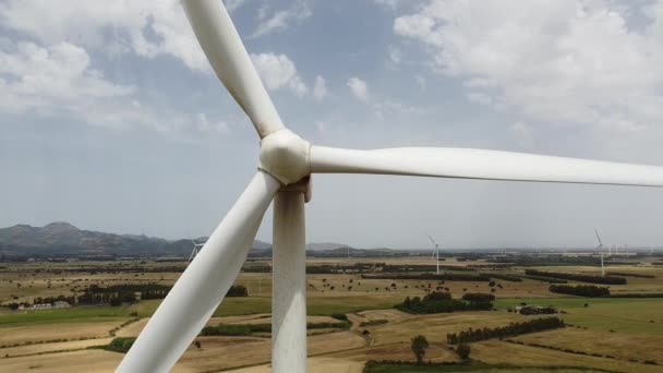 Windkraftanlage Mit Grauem Himmel Guspini Südsardinien — Stockvideo