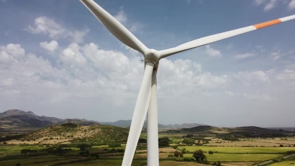 Windkraftanlage Mit Grauem Himmel Guspini Südsardinien — Stockvideo