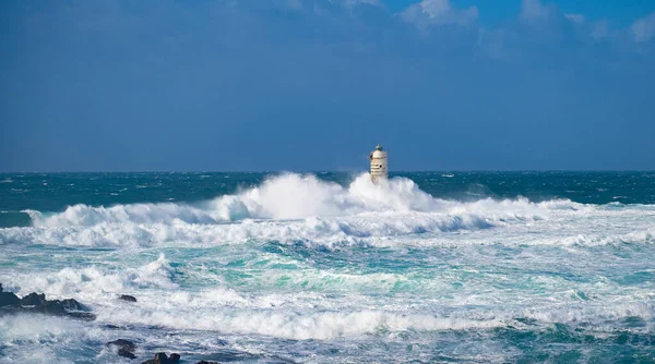 Vuurtoren Van Mangiabarche Omhuld Door Golven Van Een Mistrale Wind — Stockfoto