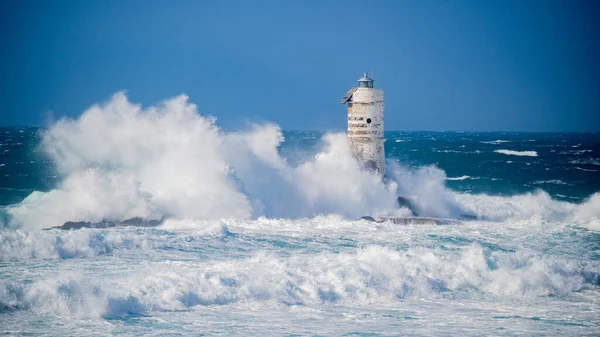 Vuurtoren Van Mangiabarche Omhuld Door Golven Van Een Mistrale Wind — Stockfoto