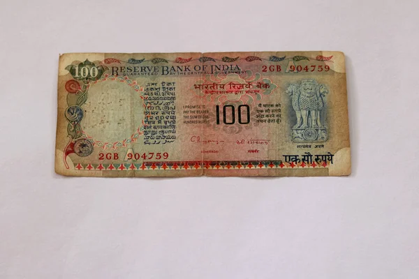 Imagen Viejo Indio Billete Cien Rupias Con Fondo Aislado —  Fotos de Stock