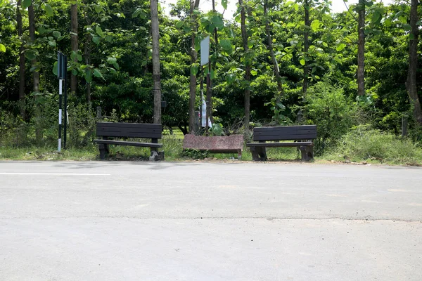 Stolní Lavice Silnice Pro Odpočinek Cestujícího Dlouhé Vzdálenosti Pozadím Zelených — Stock fotografie