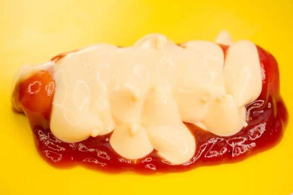 Worst Ketchup Kaassaus Gele Achtergrond — Stockfoto