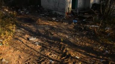 Çevresel kirlilik zeminde inşaat enkazı