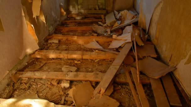 Interiorul unei camere vechi abandonate — Videoclip de stoc