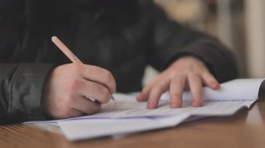 İş adamının el yazısı notları.