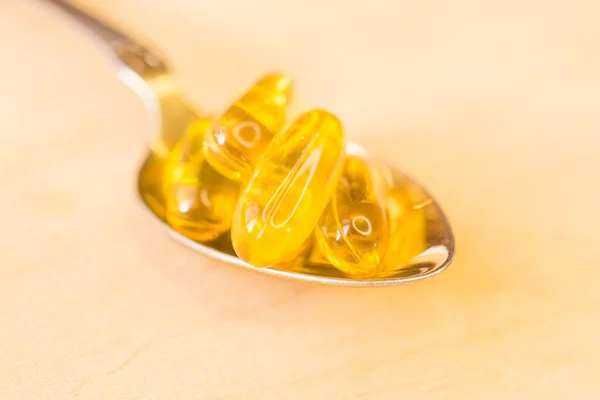Vitaminas Omega Cápsulas Amarillas Cerrar Aceite Pescado —  Fotos de Stock