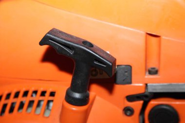 Elektrikli testere motorunu elle başlatma kolu - ahşap kesici aletler