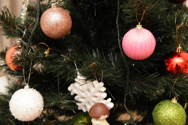 Decoração Árvore Natal Com Bolas Floco Neve Xmas Textura Fundo — Fotografia de Stock