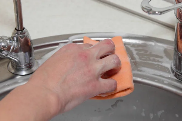 New Stainless Steel Kitchen Sink Faucet Cleaning Female White Hand — Stock Photo, Image