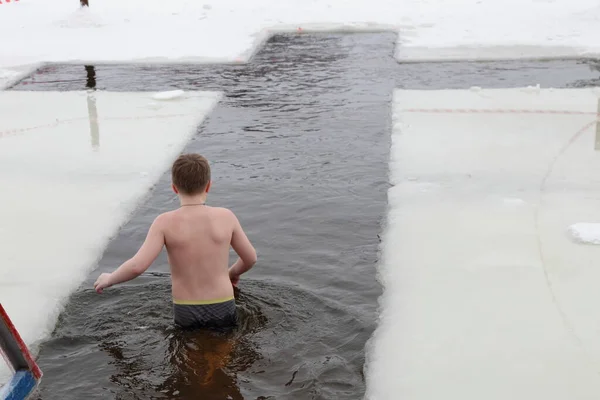 Believer Russian Boy Bathes Water Ice Hole Shape Cross Winter — Stock Photo, Image