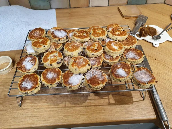 Galli kekleri fırın taşı ya da ızgara keki olarak da bilinir. Galler 'in geleneksel tatlı ekmeği.